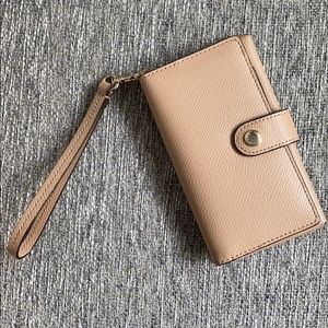 Coach smartphone wristlet nude
